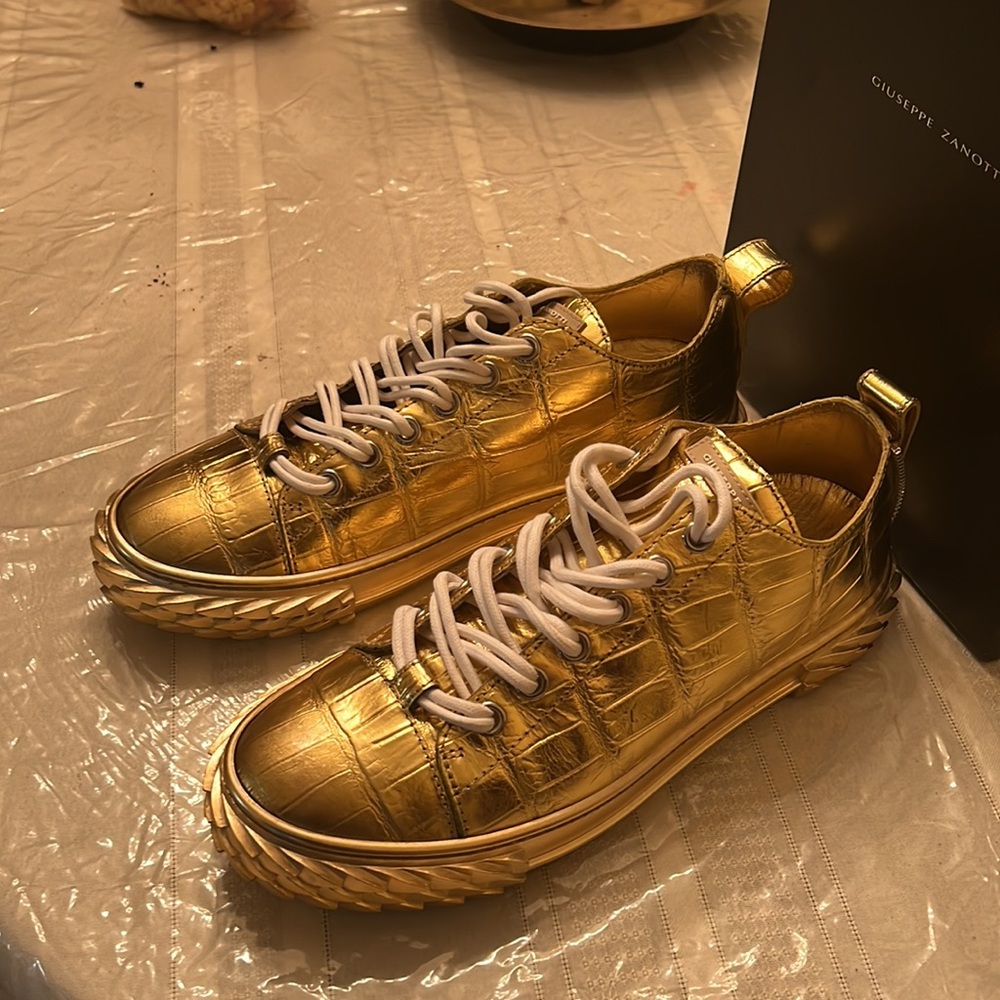 Brand New Golden Embossed Giuseppe Zanotti Men’s Sneakers size 9 - Picture 2 of 7
